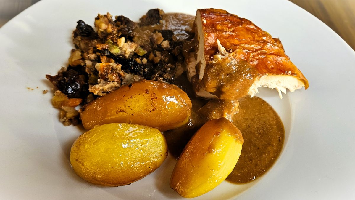 Truthahn italienisch gefullt Brust angerichtet